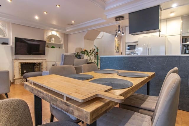 3 soverom Kjedet enebolig til salgs i Los Frutales, Torrevieja med svømmebasseng - € 320 000 (Ref: 8714728)