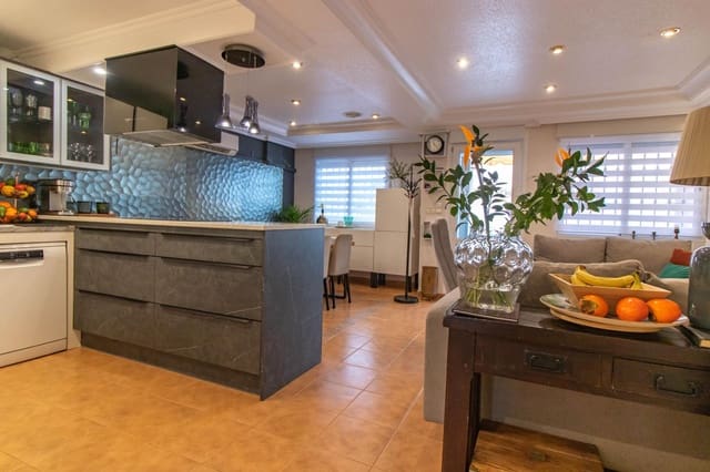 3 soverom Kjedet enebolig til salgs i Los Frutales, Torrevieja med svømmebasseng - € 320 000 (Ref: 8714728)