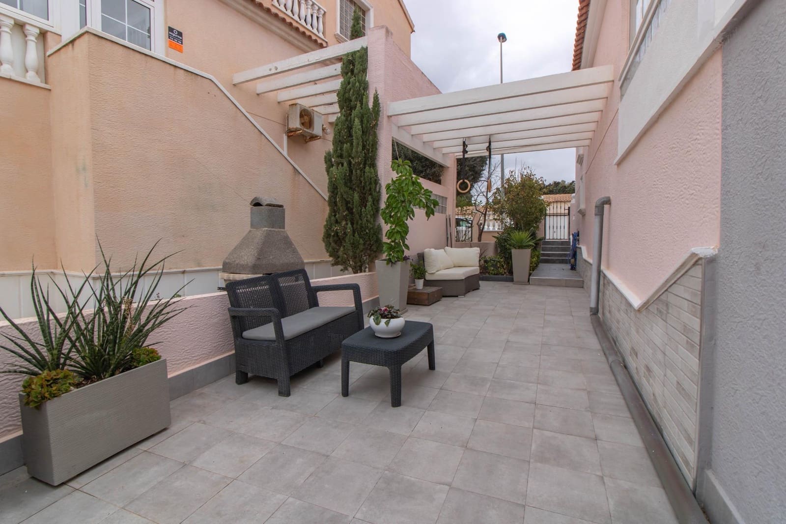 3 sypialnia Dom blizniak na sprzedaż w Torrevieja z basenem - 320 000 € (Ref: 8714728)