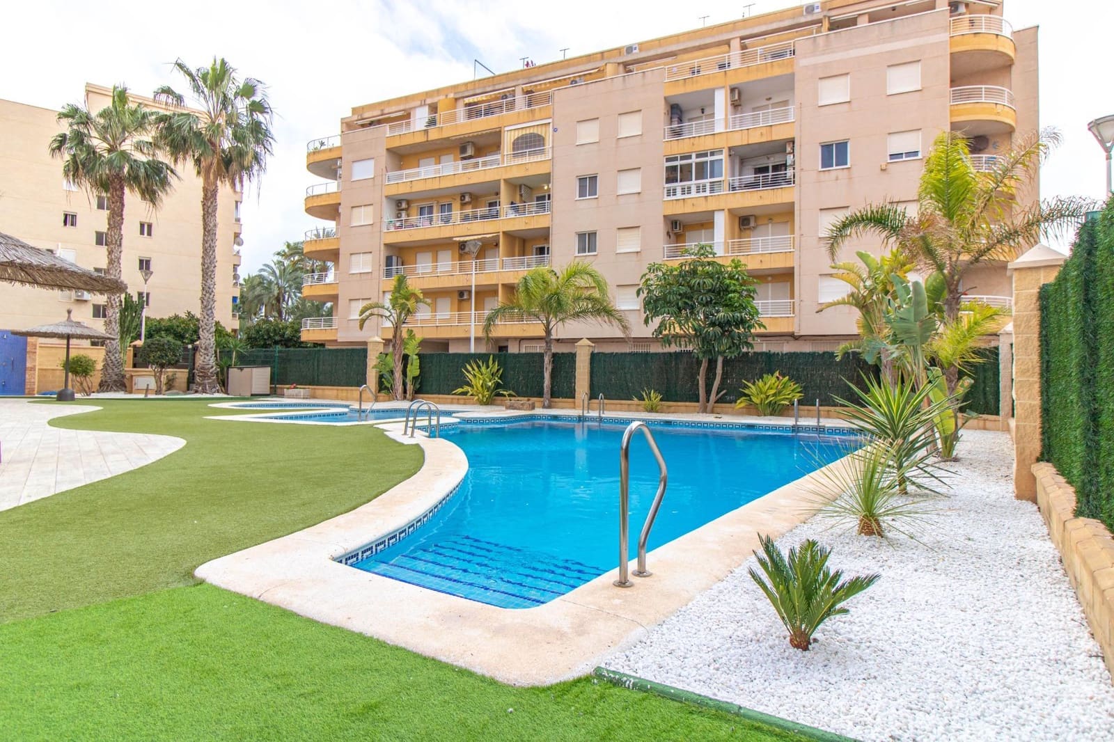 3 soverom Leilighet til salgs i Torrevieja med svømmebasseng - € 350 000 (Ref: 8836911)