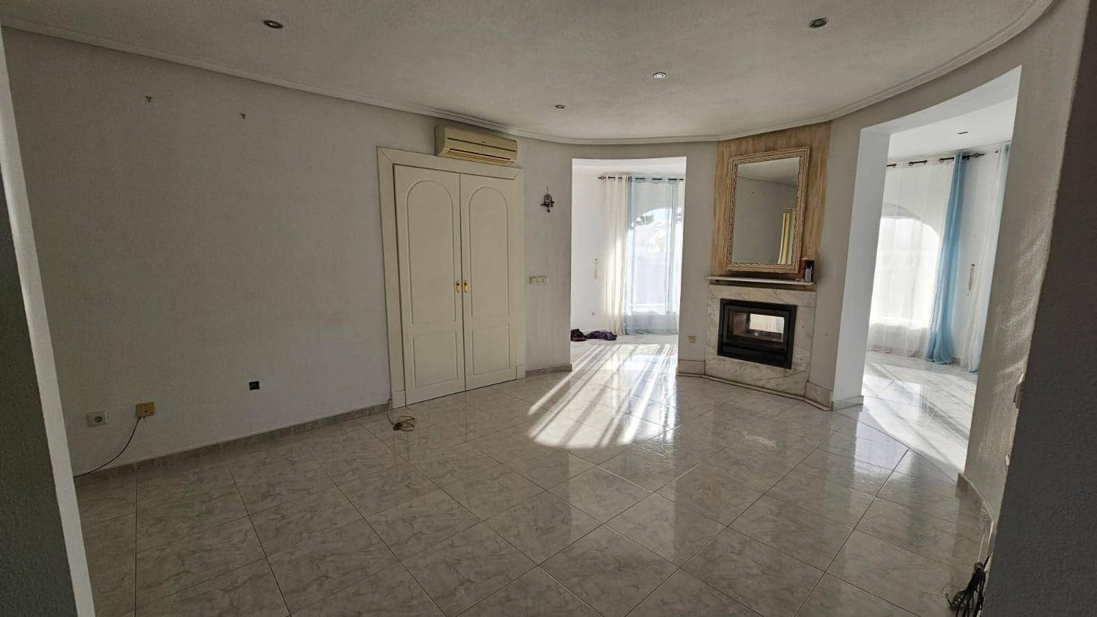 4 soveværelse Villa til salg i Lo Pepin med swimmingpool - € 399.950 (Ref: 8900113)