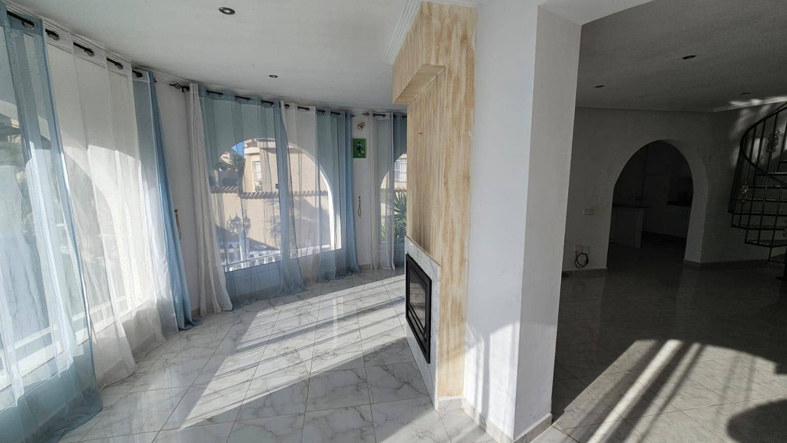 4 soveværelse Villa til salg i Lo Pepin med swimmingpool - € 399.950 (Ref: 8900113)