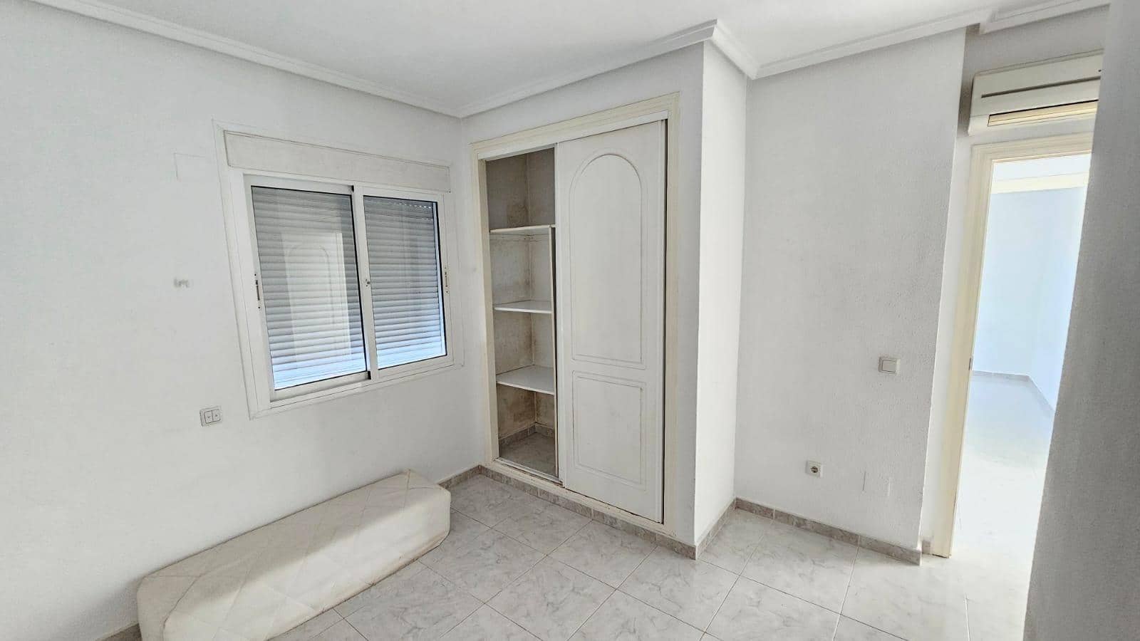 4 soveværelse Villa til salg i Lo Pepin med swimmingpool - € 399.950 (Ref: 8900113)