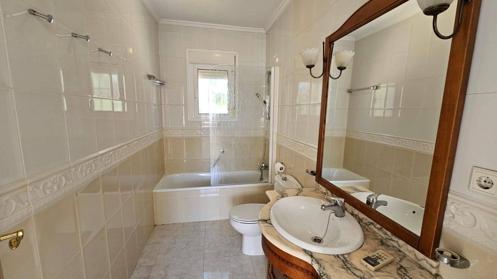 4 soveværelse Villa til salg i Lo Pepin med swimmingpool - € 399.950 (Ref: 8900113)