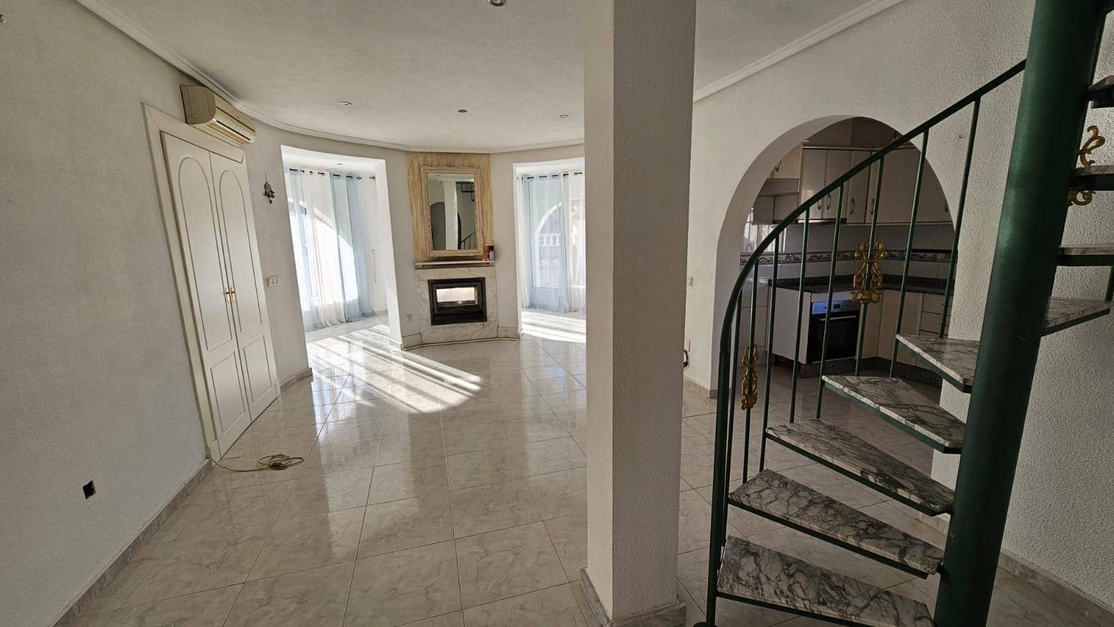 4 soveværelse Villa til salg i Lo Pepin med swimmingpool - € 399.950 (Ref: 8900113)