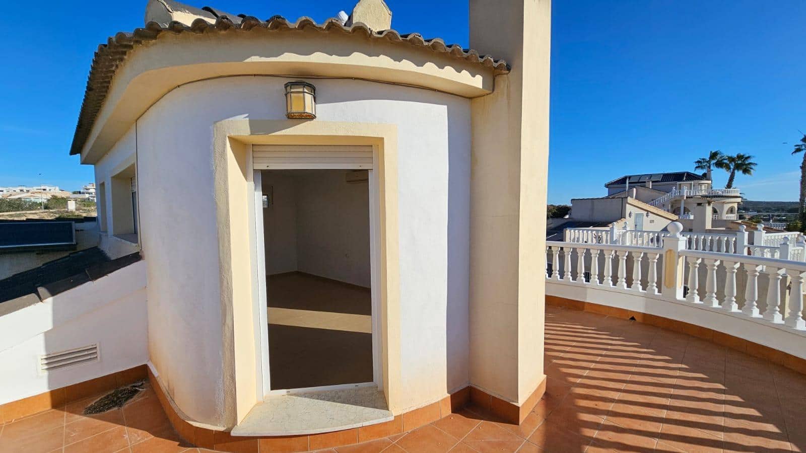 4 soveværelse Villa til salg i Lo Pepin med swimmingpool - € 399.950 (Ref: 8900113)