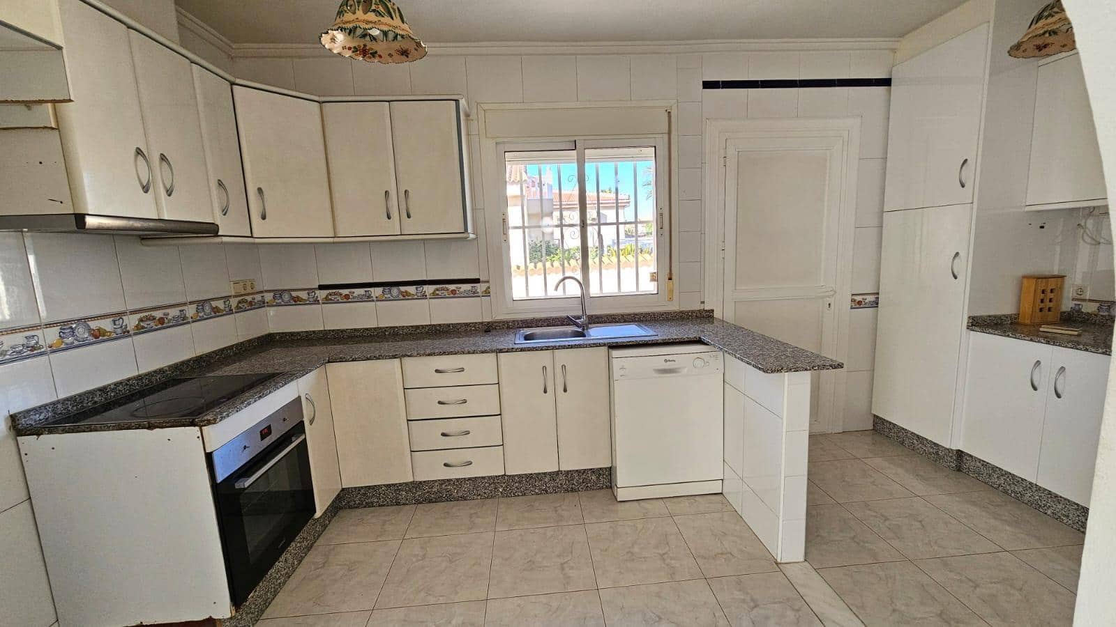 4 soveværelse Villa til salg i Lo Pepin med swimmingpool - € 399.950 (Ref: 8900113)