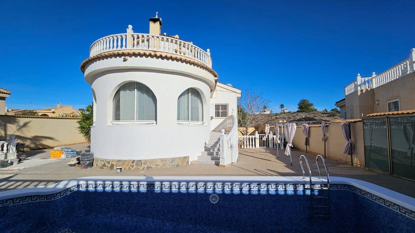 4 soveværelse Villa til salg i Lo Pepin med swimmingpool - € 399.950 (Ref: 8900113)