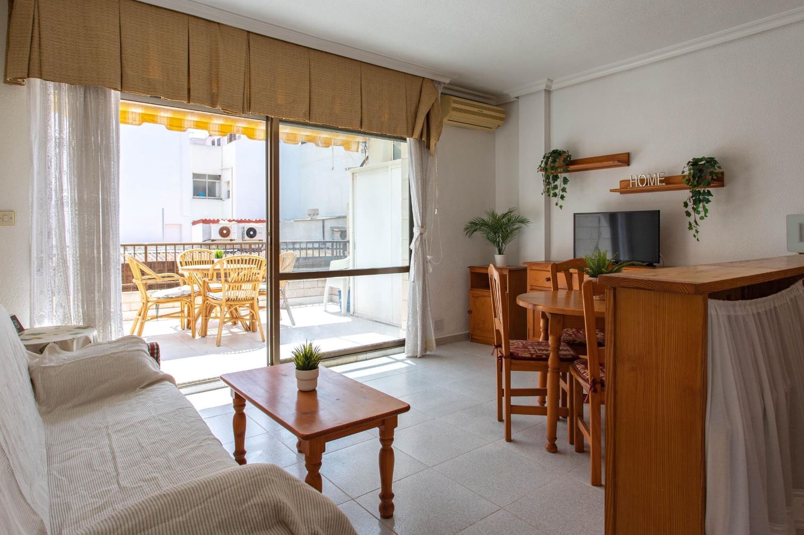 Ático de 2 habitaciones en Torrevieja en venta - 159.990 € (Ref: 8982576)