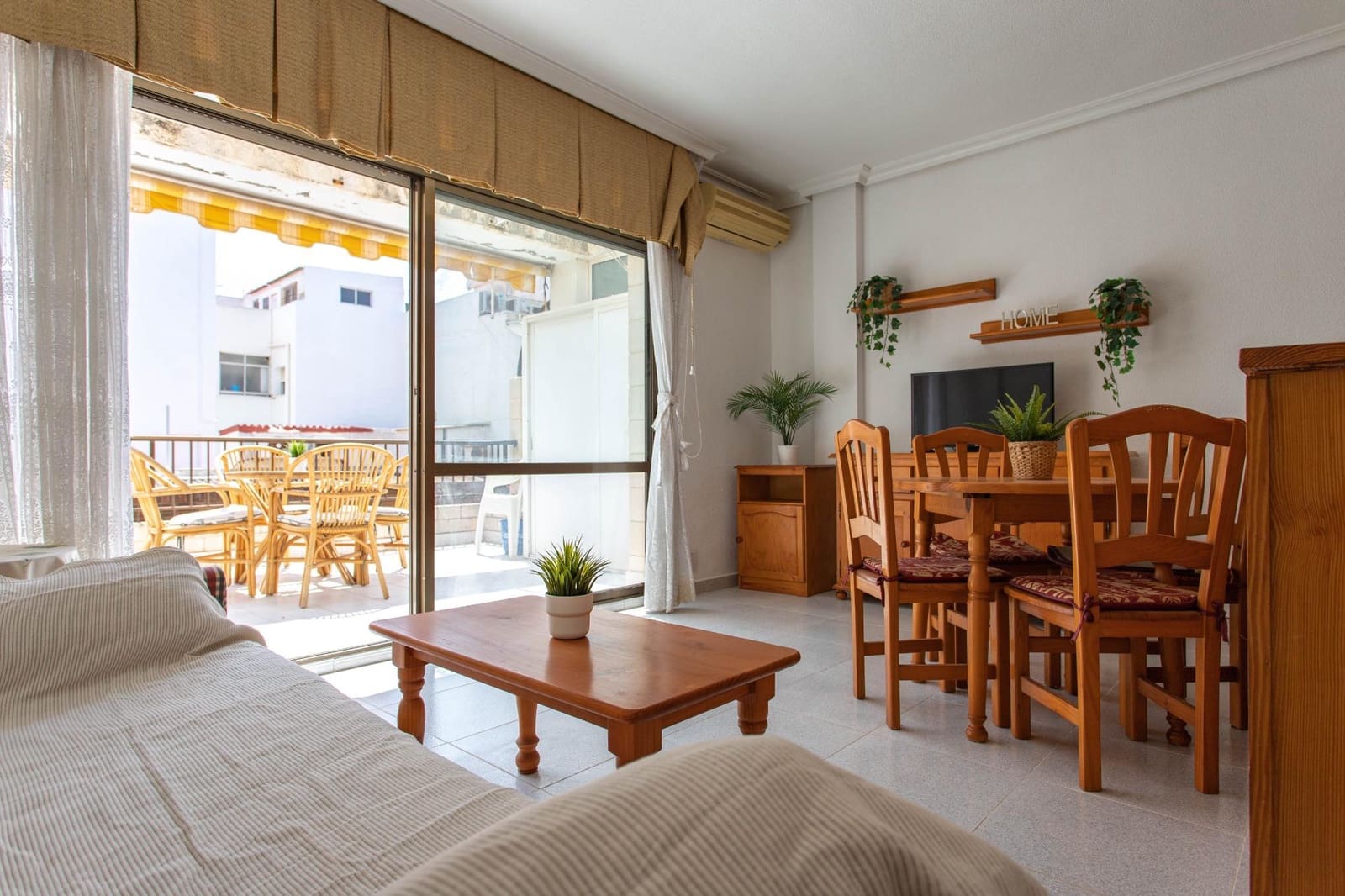 Ático de 2 habitaciones en Torrevieja en venta - 159.990 € (Ref: 8982576)