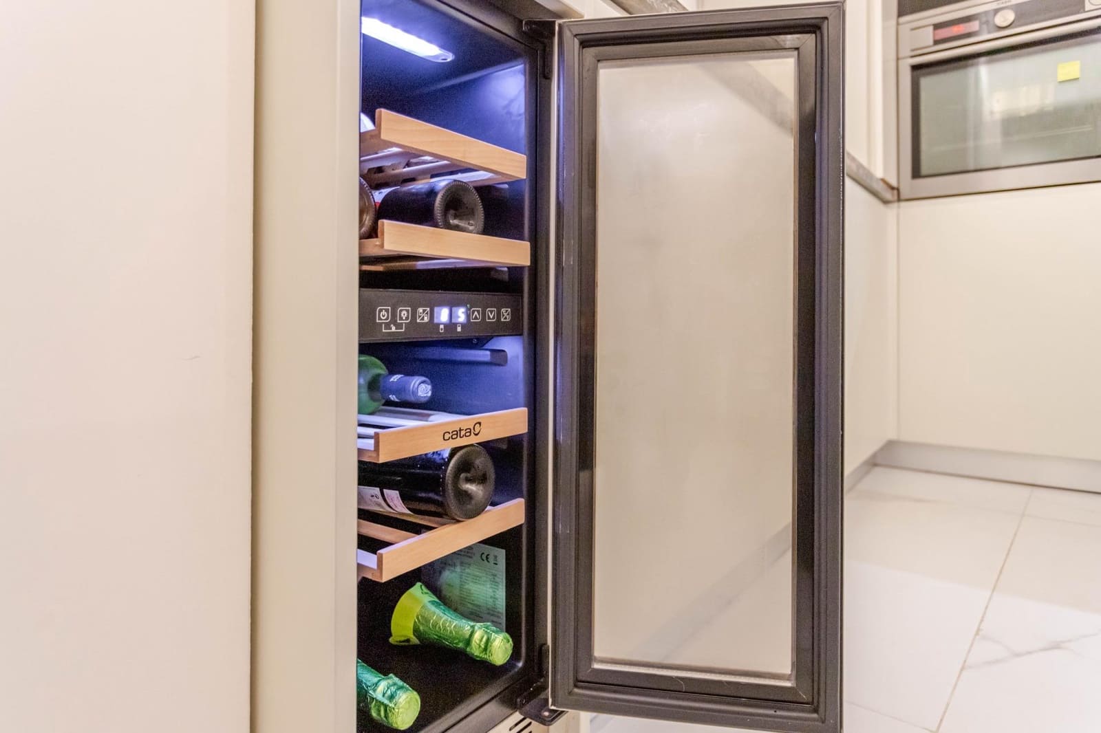 3 bedroom Flat for sale in Torrevieja - € 340,000 (Ref: 9023786)