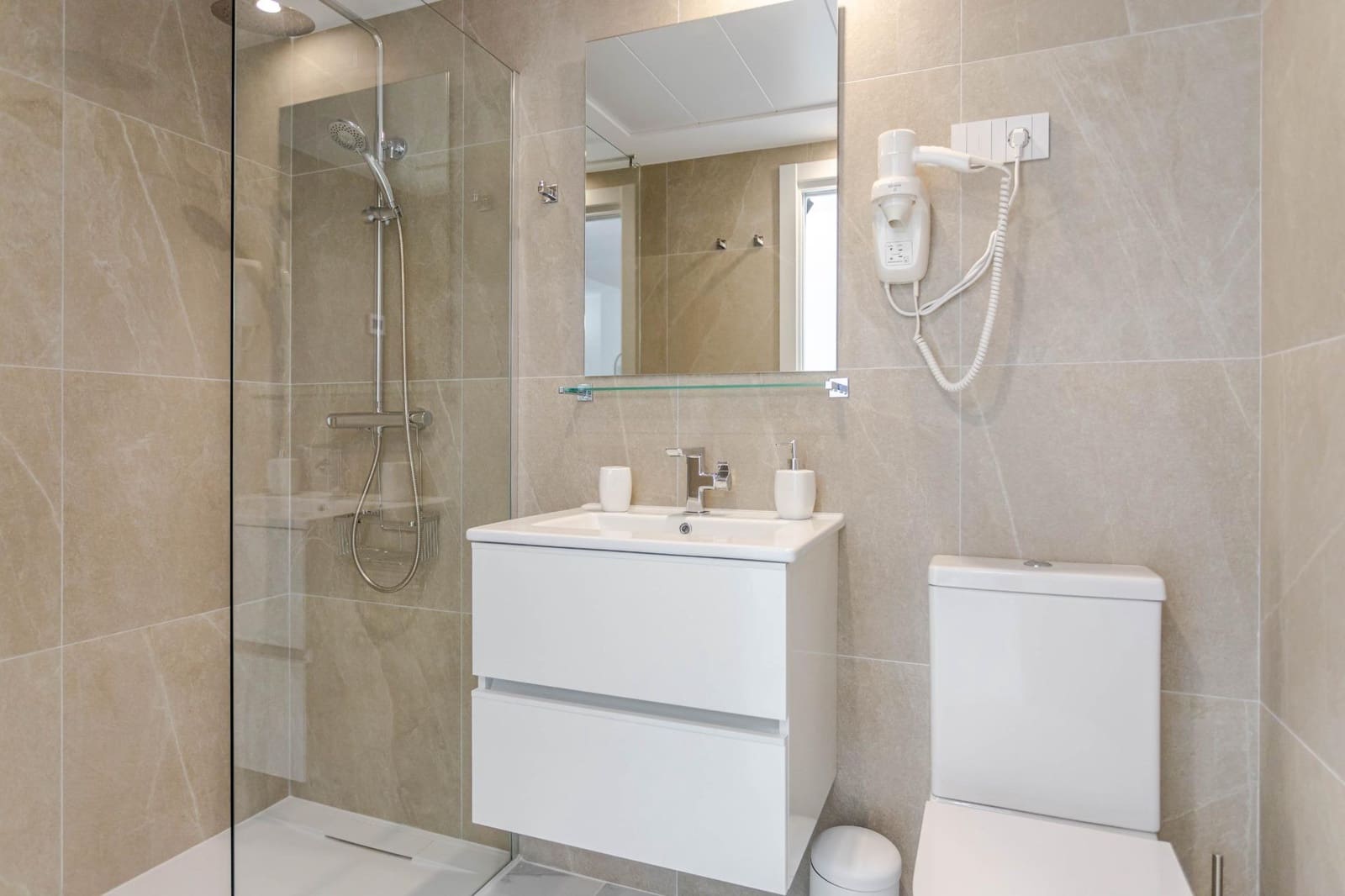 2 sypialnia Apartament przy plaży na sprzedaż w Orihuela Costa z basenem - 445 000 € (Ref: 9174911)