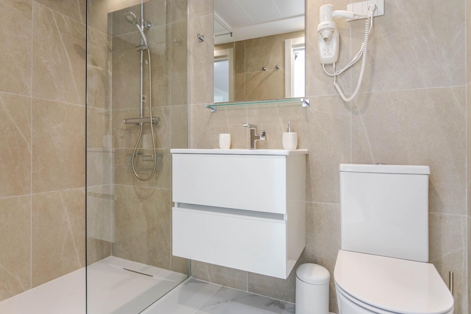 2 sypialnia Apartament przy plaży na sprzedaż w Orihuela Costa z basenem - 445 000 € (Ref: 9174911)