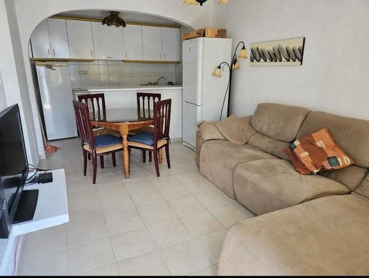 2 soverom Kjedet enebolig til salgs i Torrevieja med svømmebasseng - € 139 900 (Ref: 9264376)
