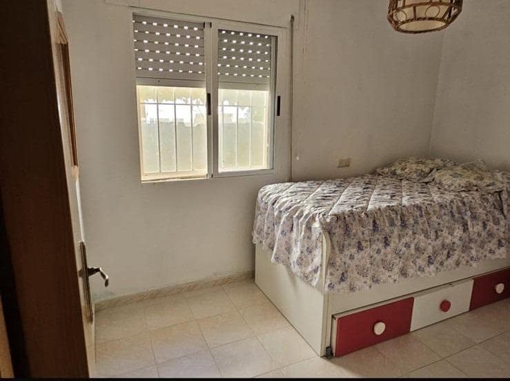 2 soverom Kjedet enebolig til salgs i Torrevieja med svømmebasseng - € 139 900 (Ref: 9264376)