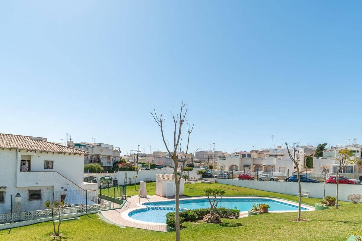 1 chambre Bungalow à vendre à Torrevieja avec piscine - 109 000 € (Ref: 9362548)