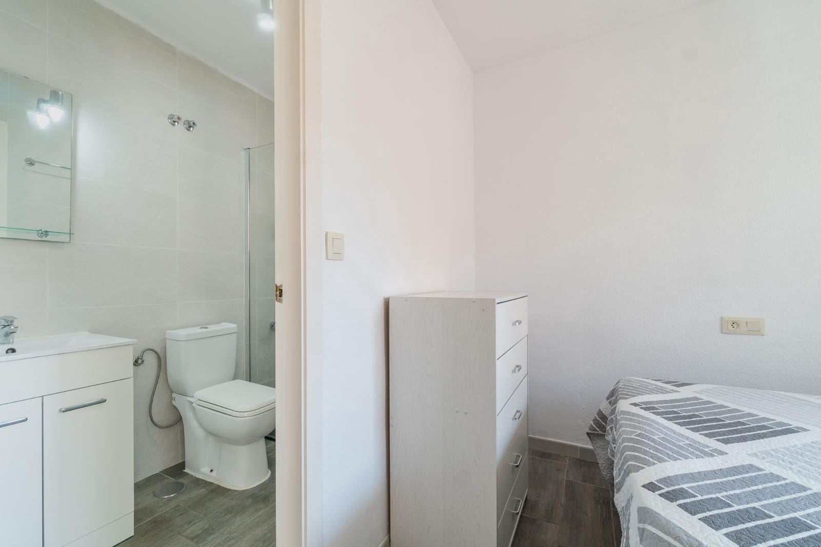 1 chambre Bungalow à vendre à Torrevieja avec piscine - 109 000 € (Ref: 9362548)