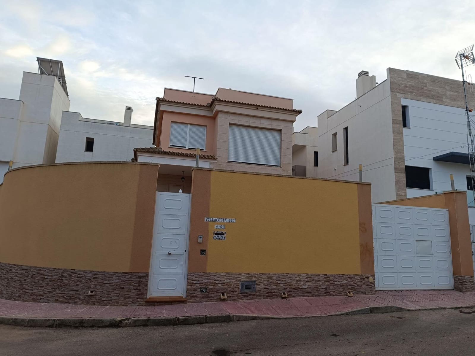 4 sovrum Villa till salu i Orihuela Costa - 289 000 € (Ref: 9401961)