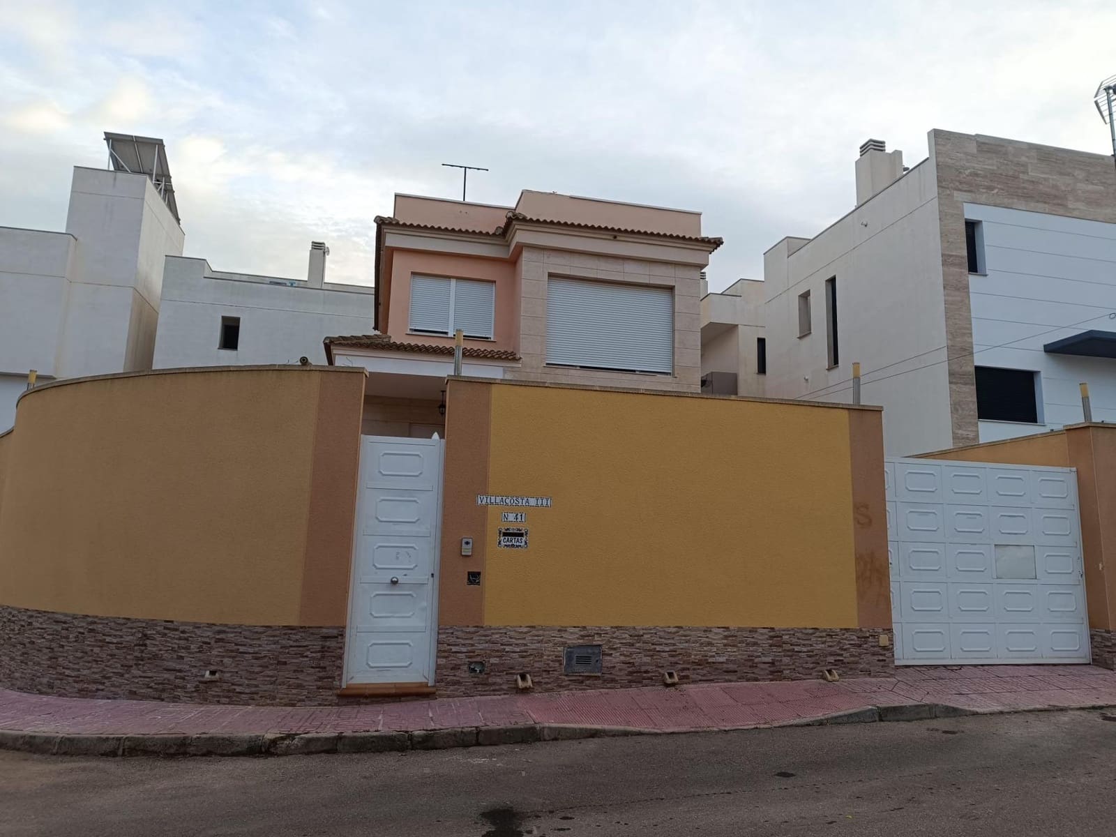 4 sovrum Villa till salu i Orihuela Costa - 289 000 € (Ref: 9401961)