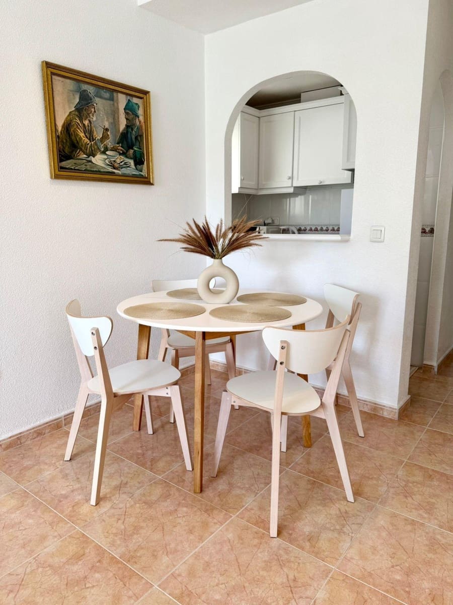 2 makuuhuone Kattohuoneisto myytävänä paikassa Torrevieja mukana uima-altaan - 145 000 € (Ref: 9450474)