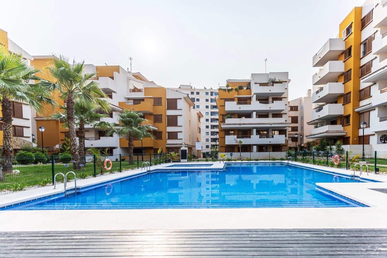 2 quarto Apartamento para venda em Punta Prima com piscina - 305 000 € (Ref: 9450475)