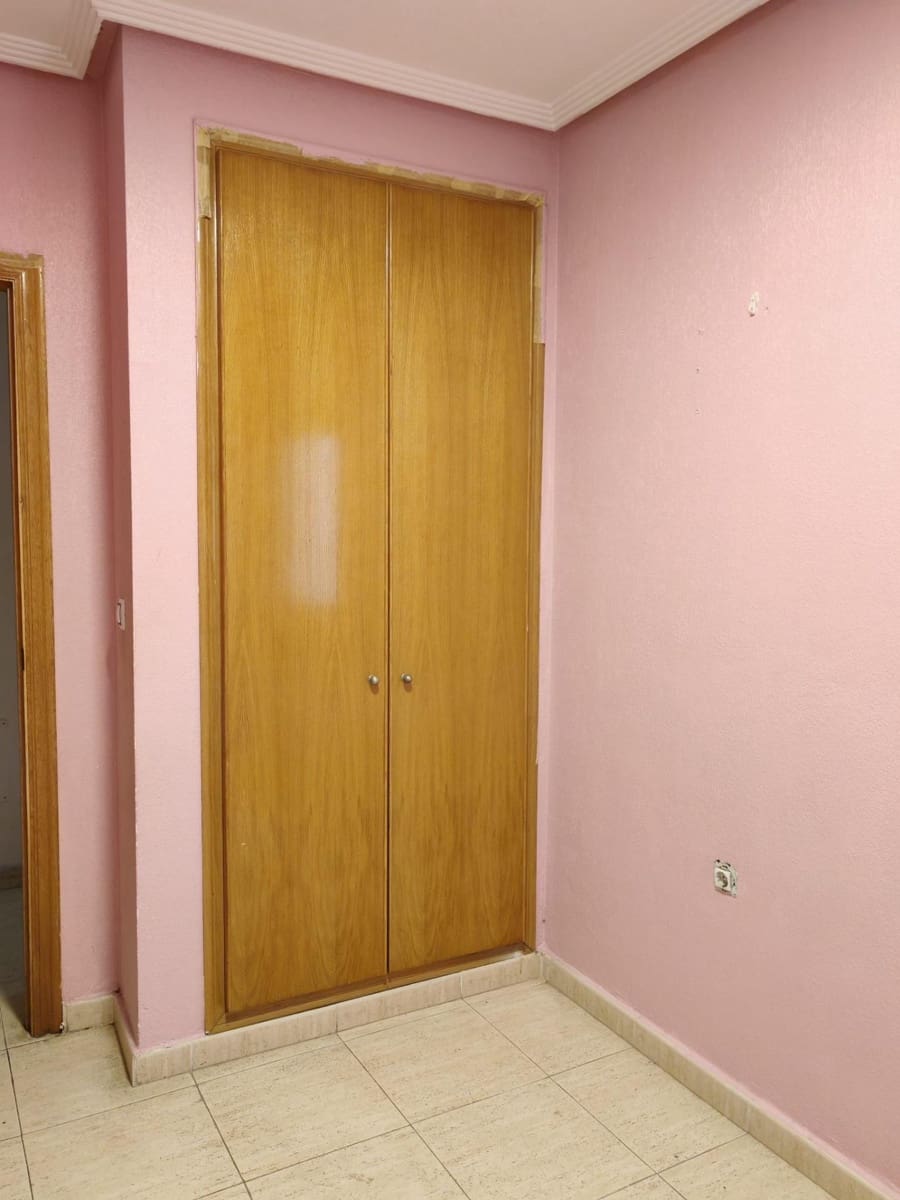 Piso de 2 habitaciones en Torrevieja en venta - 117.000 € (Ref: 9462531)