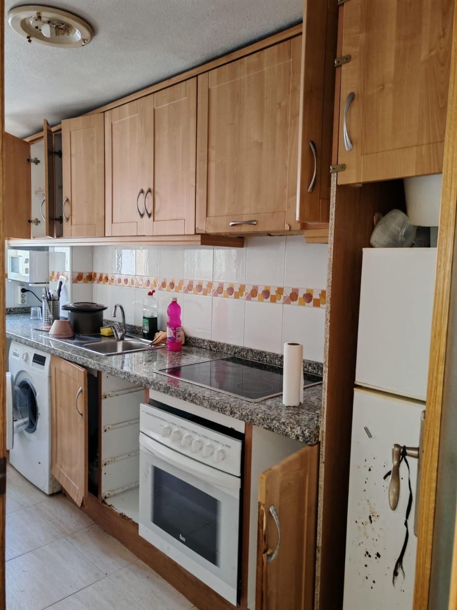 Piso de 2 habitaciones en Torrevieja en venta - 117.000 € (Ref: 9462531)