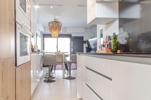 3 slaapkamer Villa te koop in Orihuela Costa, Orihuela met zwembad - € 395.000 (Ref: 9530847)