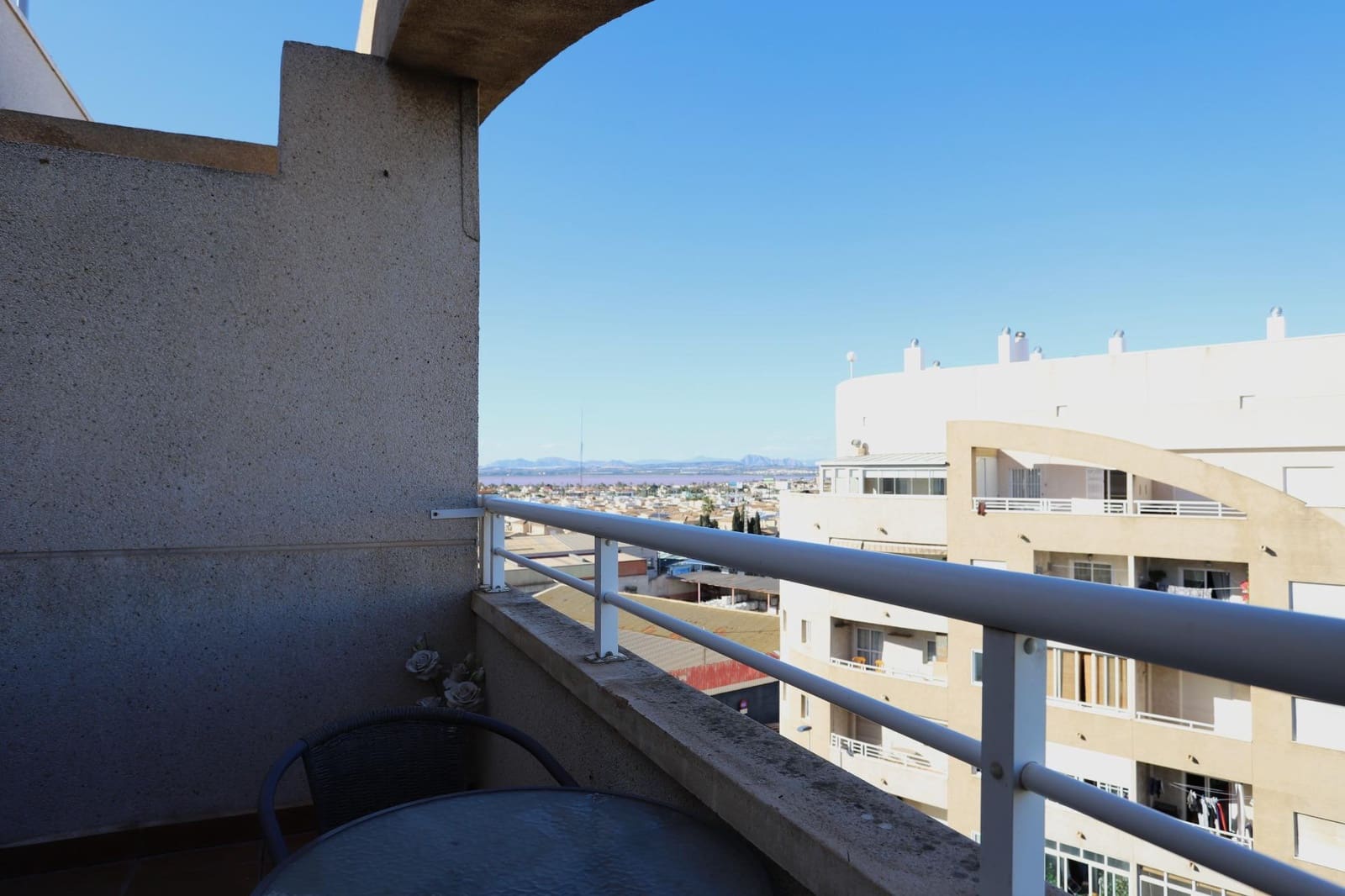 2 soveværelse Penthouse til salg i Torrevieja med swimmingpool - € 131.000 (Ref: 9541660)