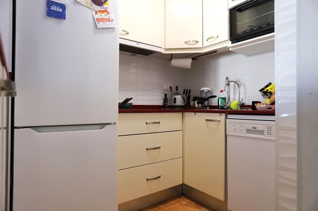 2 soveværelse Penthouse til salg i Centro, Torrevieja med swimmingpool - € 131.000 (Ref: 9541660)