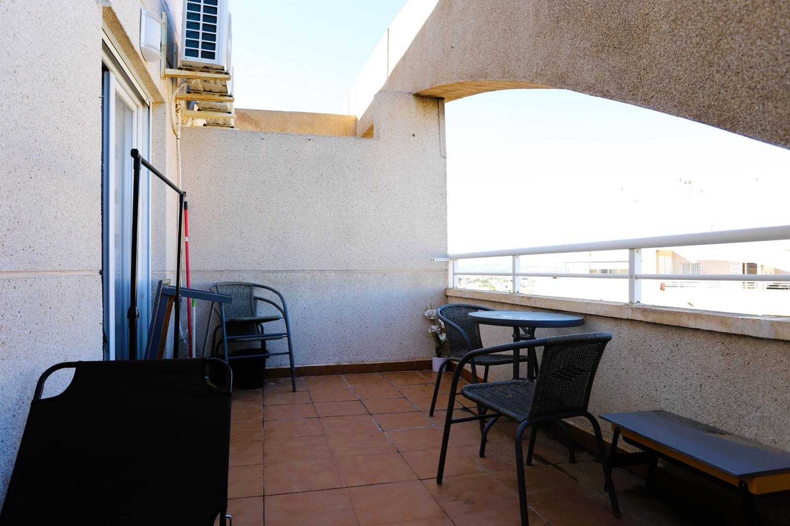 2 soveværelse Penthouse til salg i Torrevieja med swimmingpool - € 131.000 (Ref: 9541660)