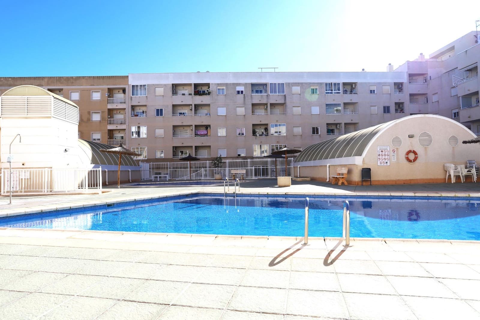 2 soveværelse Penthouse til salg i Torrevieja med swimmingpool - € 131.000 (Ref: 9541660)