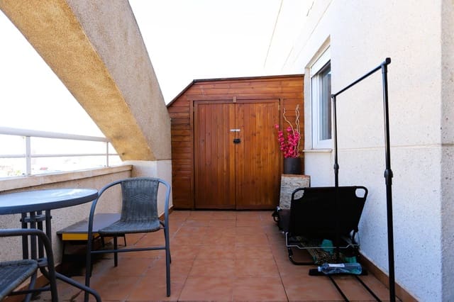 Ático de 2 habitaciones en Centro, Torrevieja en venta con piscina - 131.000 € (Ref: 9541660)