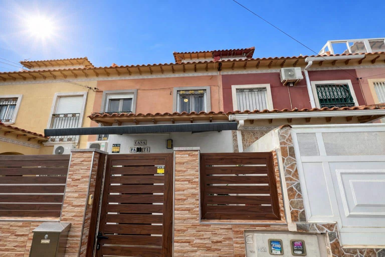 2 quarto Moradia Geminada para venda em Torrevieja com piscina - 154 900 € (Ref: 9584554)