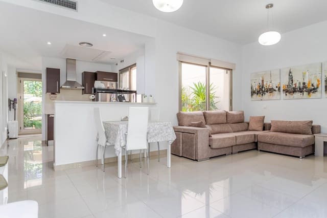 3 soveværelse Rækkehus til salg i Punta Prima, Torrevieja med swimmingpool - € 375.000 (Ref: 9605214)