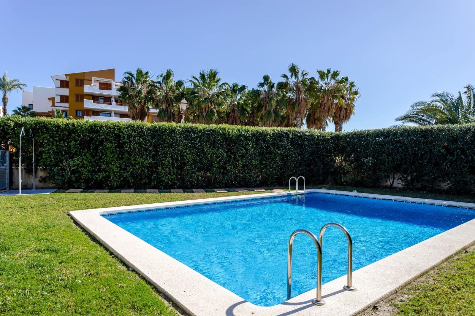 3 bedroom Terraced Villa for sale in Punta Prima with pool - € 375,000 (Ref: 9605214)