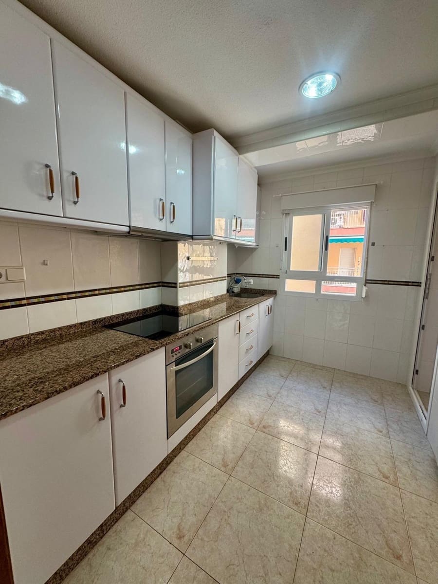 Apartamento de 4 habitaciones en Torrevieja en venta con piscina - 360.000 € (Ref: 9616104)