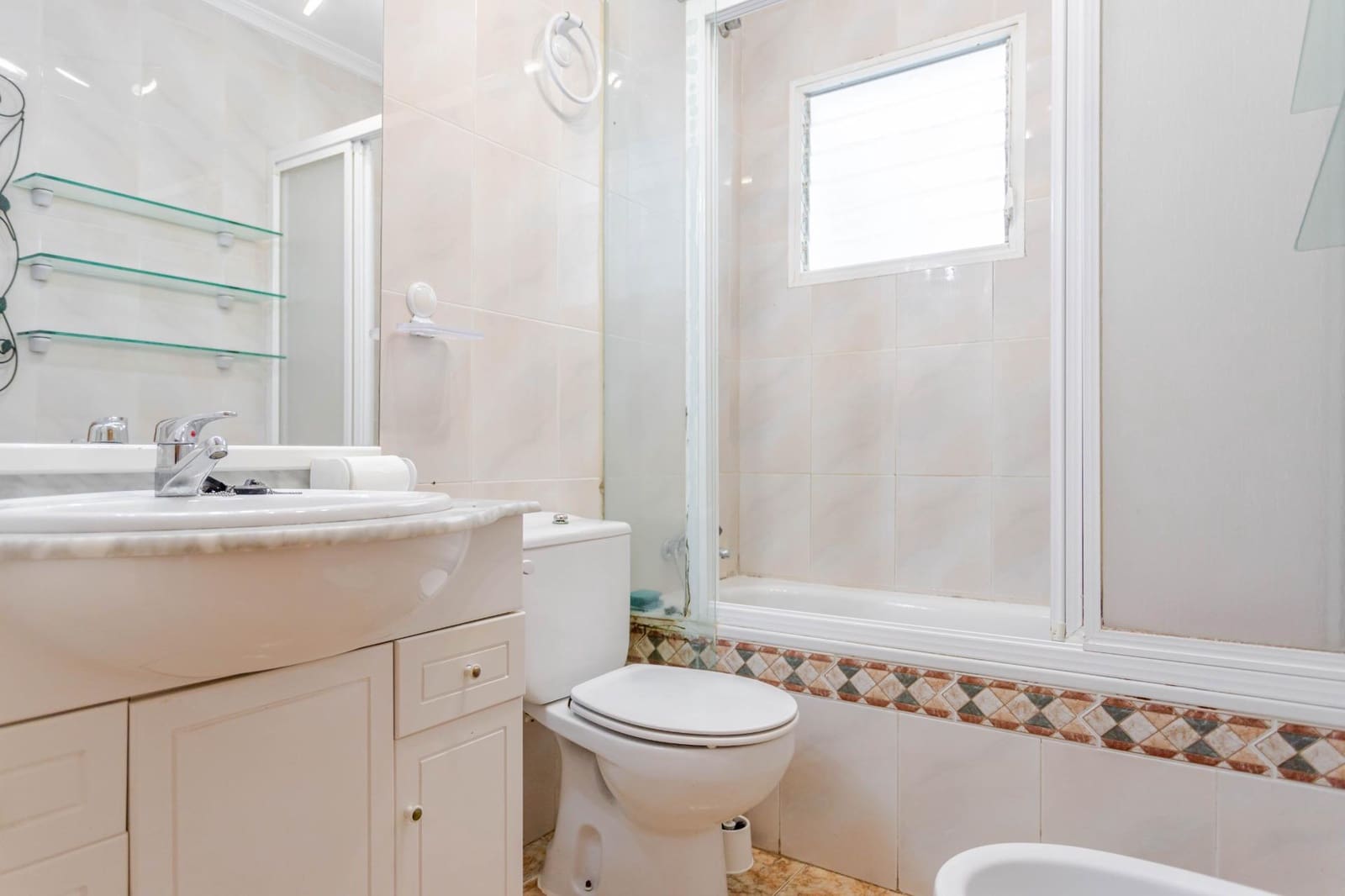 2 soverom Leilighet til salgs i Torrevieja med garasje - € 184 990 (Ref: 9616105)