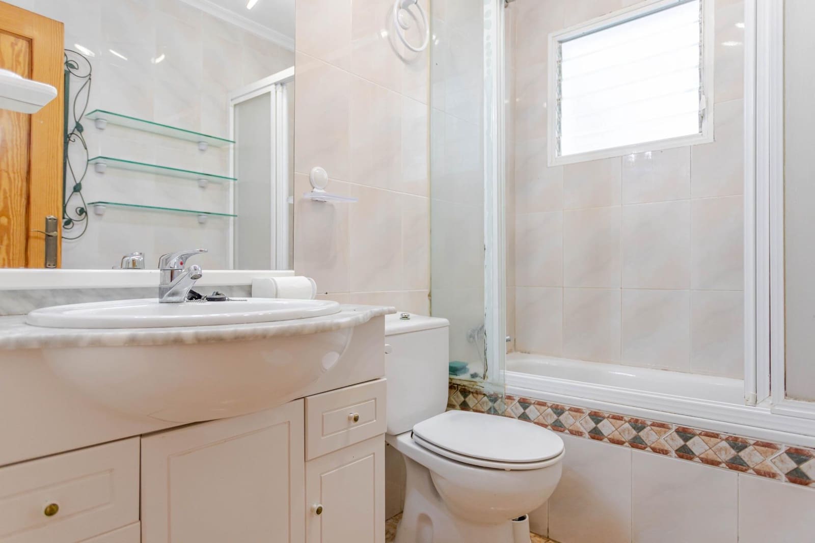 2 soverom Leilighet til salgs i Torrevieja med garasje - € 184 990 (Ref: 9616105)