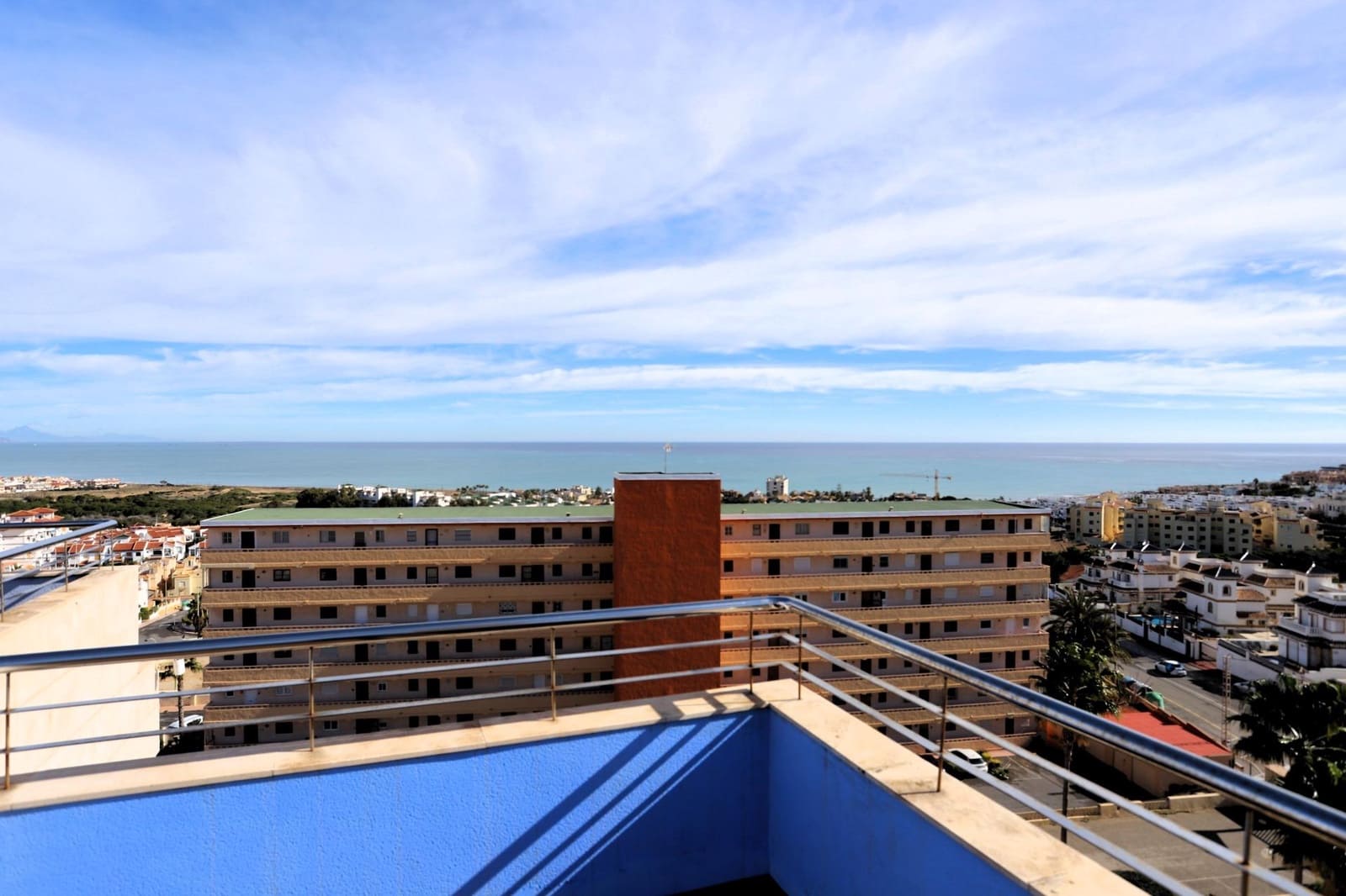 2 soverom Penthouse til salgs i Torrevieja med svømmebasseng - € 299 990 (Ref: 9627831)