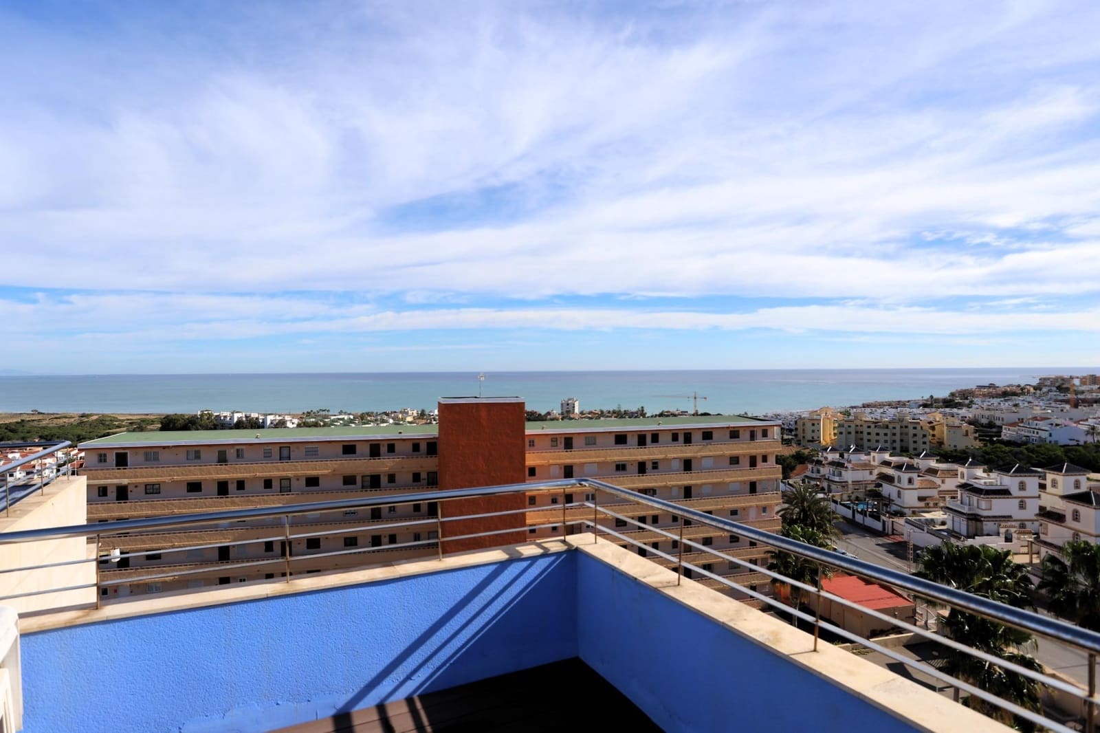 2 soverom Penthouse til salgs i Torrevieja med svømmebasseng - € 299 990 (Ref: 9627831)
