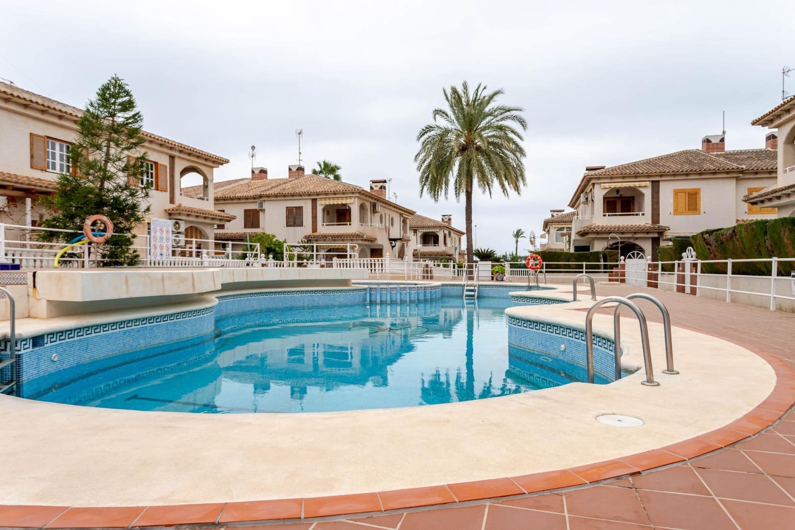 2 slaapkamer Bungalow te koop in Torrevieja met zwembad - € 168.000 (Ref: 9648390)
