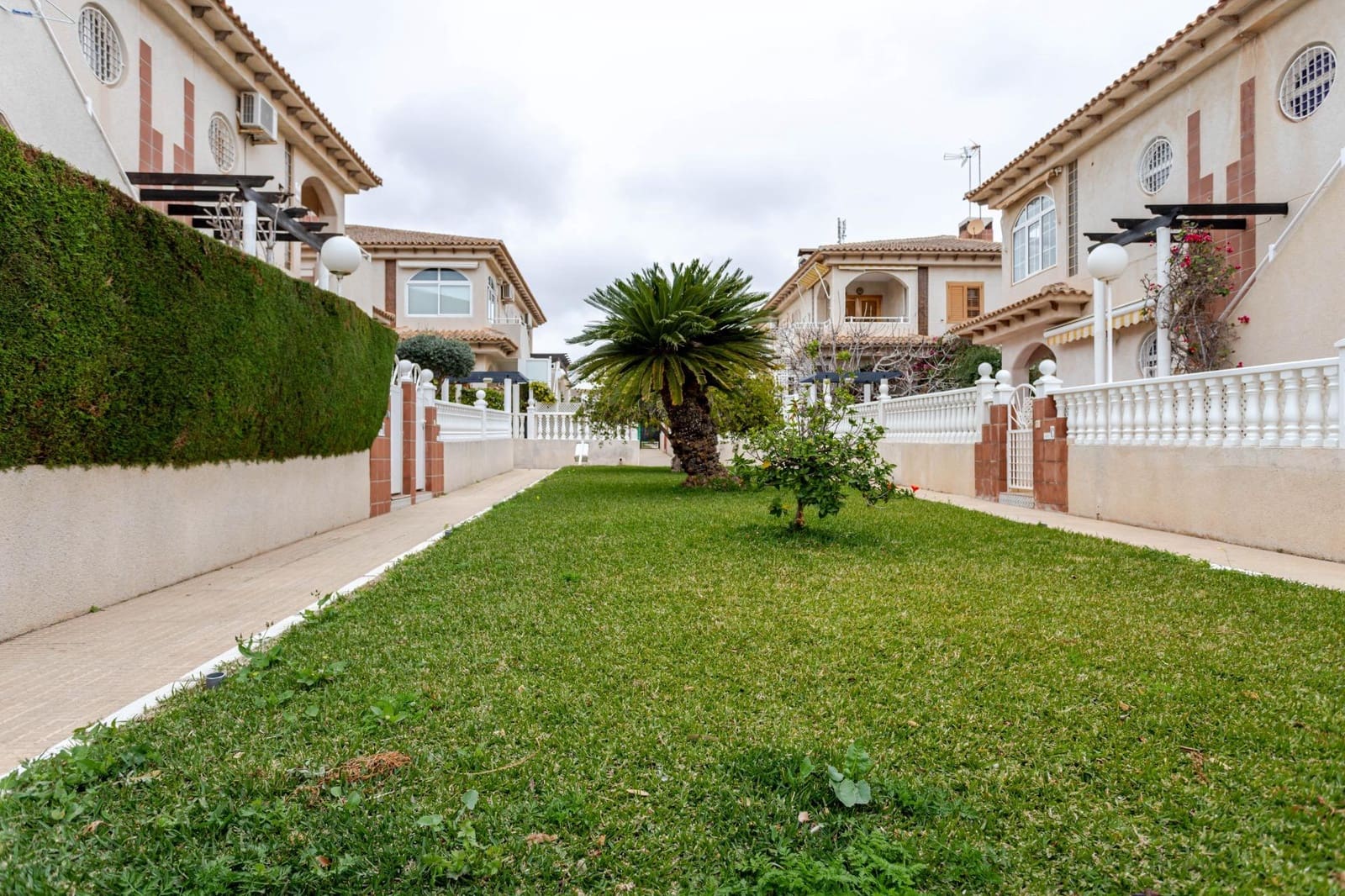 2 bedroom Bungalow for sale in Torrevieja with pool - € 168,000 (Ref: 9648390)