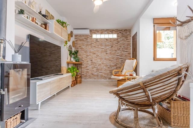 3 chambre Villa/Maison Semi-Mitoyenne à vendre à Los Frutales, Torrevieja avec piscine - 189 900 € (Ref: 9666797)