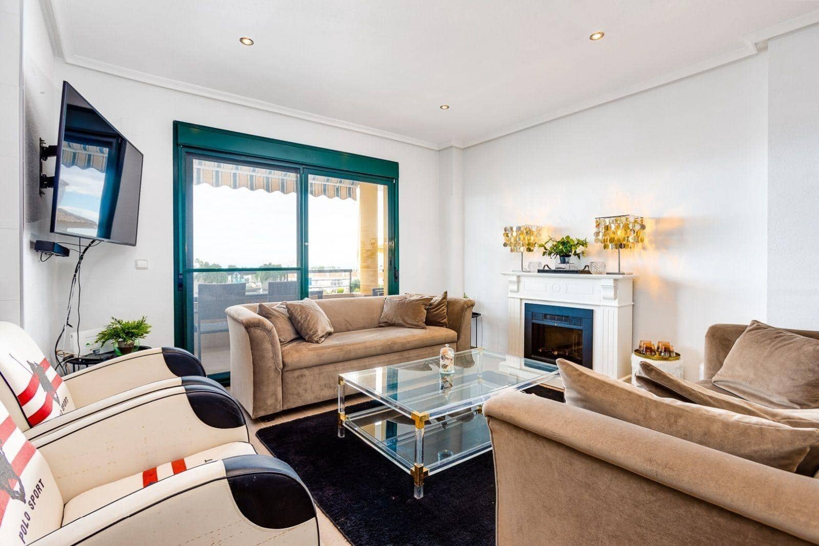 2 makuuhuone Kattohuoneisto myytävänä paikassa Orihuela Costa mukana uima-altaan - 194 990 € (Ref: 9702138)