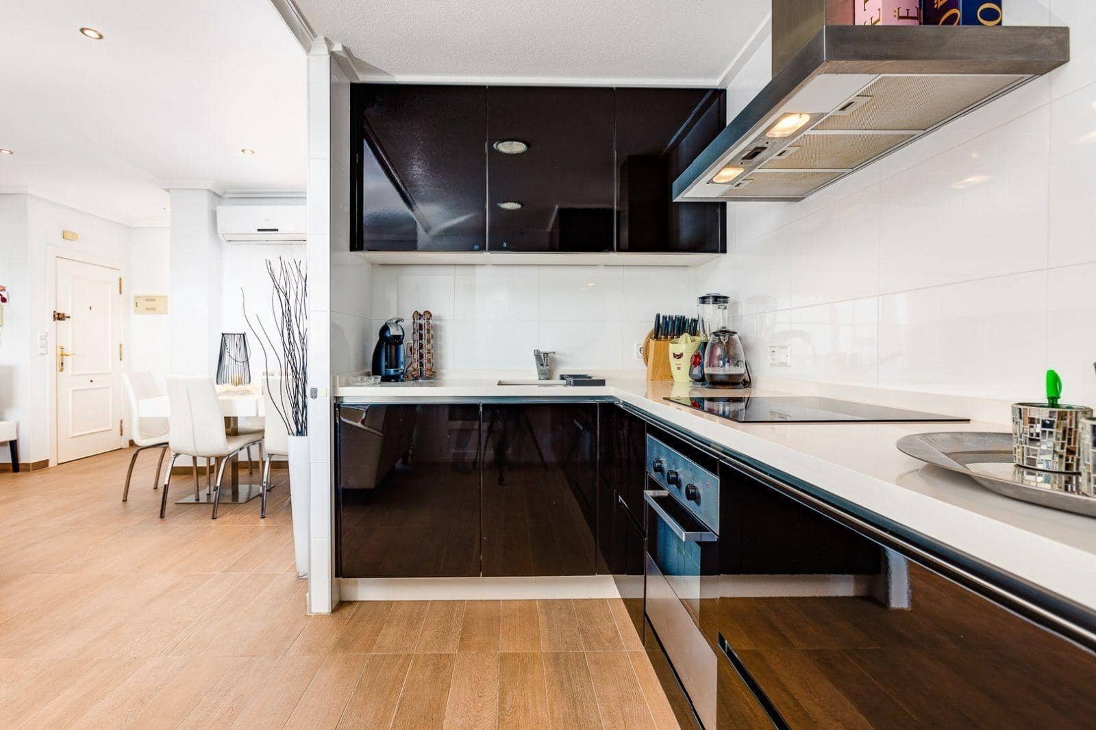 2 makuuhuone Kattohuoneisto myytävänä paikassa Orihuela Costa mukana uima-altaan - 194 990 € (Ref: 9702138)