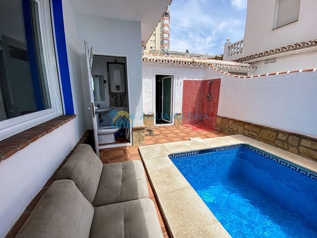 4 slaapkamer Halfvrijstaande villa te koop in Centro Internacional, Torrox met zwembad - € 630.000 (Ref: 7557375)