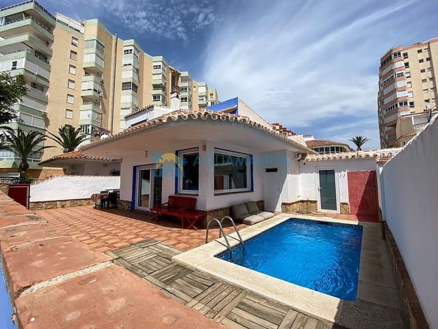 4 slaapkamer Halfvrijstaande villa te koop in Centro Internacional, Torrox met zwembad - € 630.000 (Ref: 7557375)