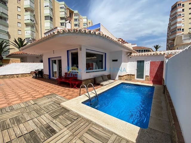 4 slaapkamer Halfvrijstaande villa te koop in Centro Internacional, Torrox met zwembad - € 630.000 (Ref: 7557375)