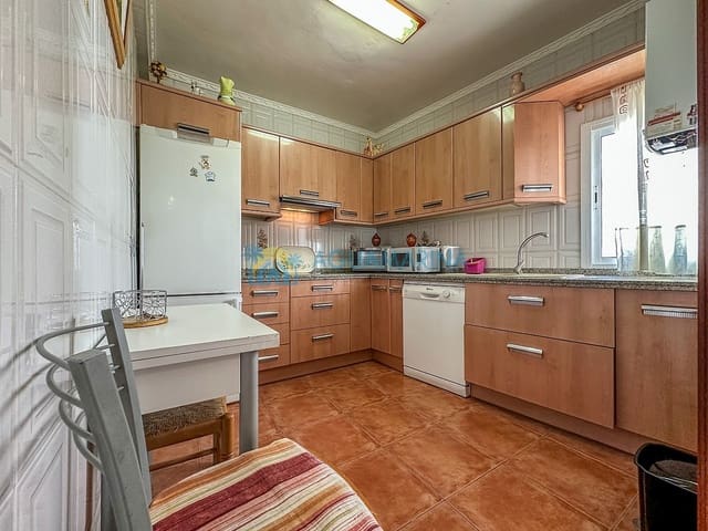 4 slaapkamer Rijtjeshuis te koop in Cómpeta - € 168.000 (Ref: 9049779)